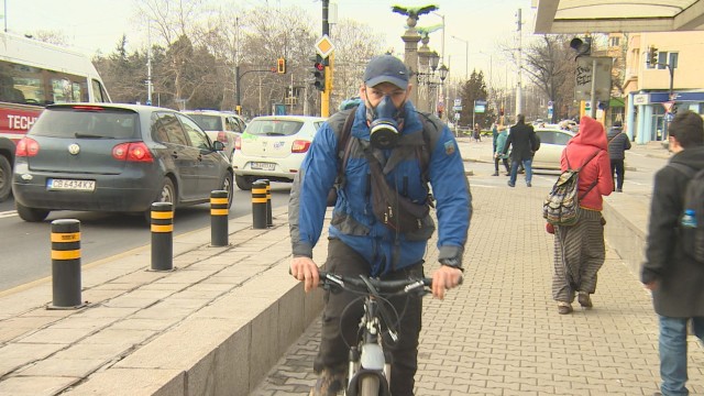 Снимка: Пулмолог: Проветрявайте често, но не в час пик