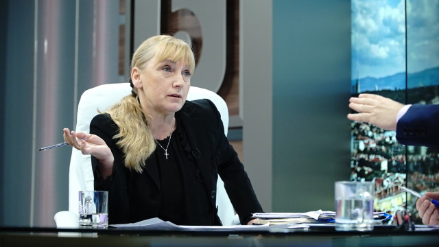 Снимка: Елена Йончева на въпросите на Делян Добрев: Не, не и не