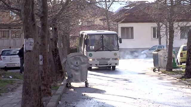 Снимка: Разпитват свидетели на побоя от ученици над шофьор от сливенския градски транспорт 