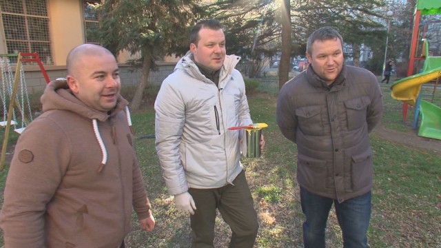 Снимка: Общински съветници в изолация – помагали на обикновените хора