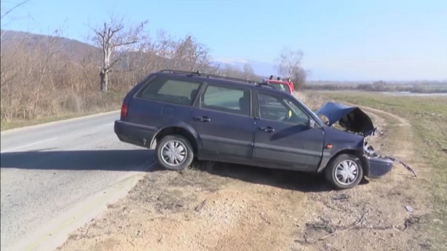 Снимка: Пиян военен предизвика тежка катастрофа край с. Осетеново