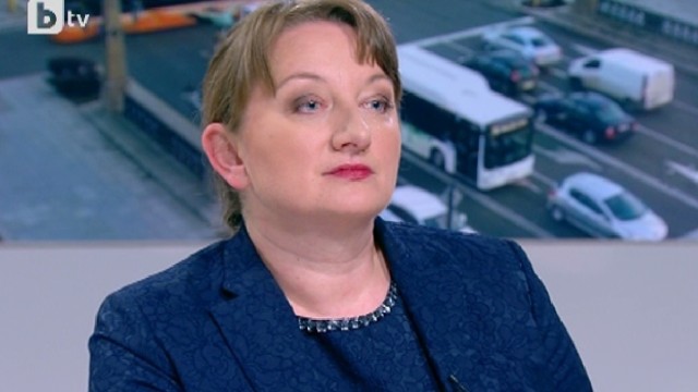 Снимка: Деница Сачева: Въпросник в училищата за сексуалната ориентация на децата няма и не е имало