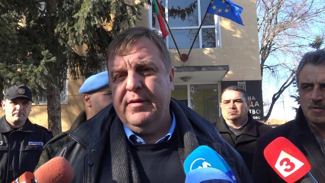 Снимка: Каракачанов: Дискриминираният съм аз!