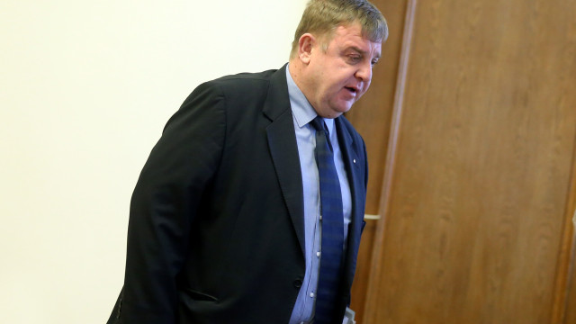 Снимка: Каракачанов: Лъжите на наркобароните няма да попречат на прилагането на закона