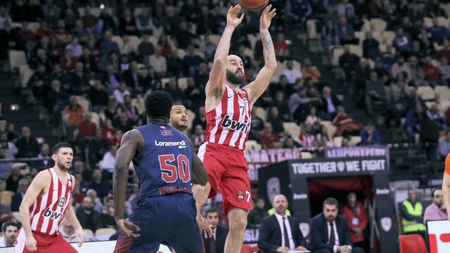 Снимка: Везенков с 9 точки при нов успех за 