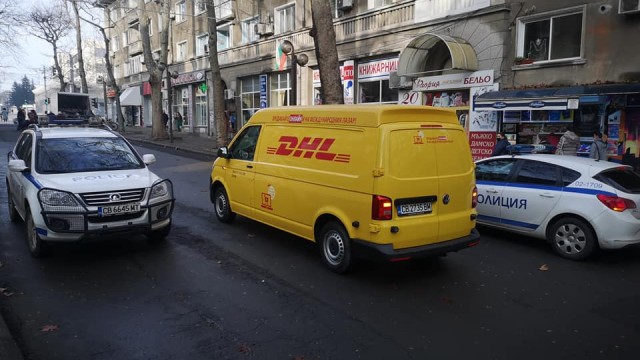 Снимка: Втората пратка с ваксини срещу COVID-19 пристигна в Пловдив и Бургас