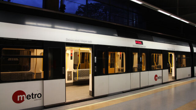 Още 6 месеца метрото няма да се движи между станциите „Сливница“ и „Обеля“