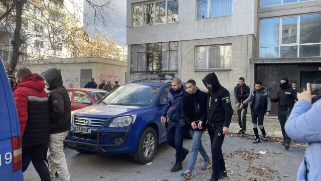 Снимка: Заловиха нелегални мигранти в апартамент в София (СНИМКИ)
