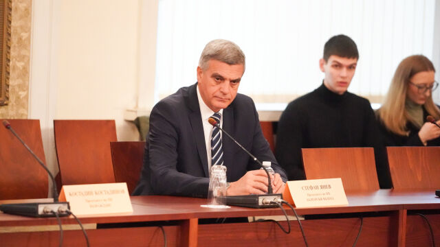 Снимка: Стефан Янев: Лидерите на срещата преглъщат личното его в името на държавата