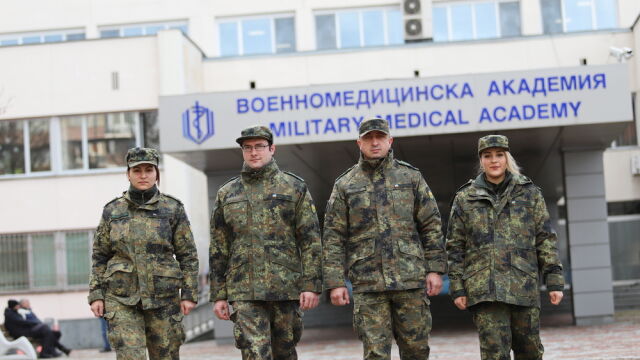 Снимка: Медици от ВМА заминават за четири месеца в Мали