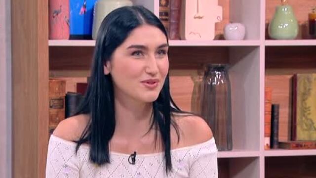 Снимка: 24-годишната Радина Минчева пътешества 10 месеца само с 200 лв. и нощува за 10 (ВИДЕО)