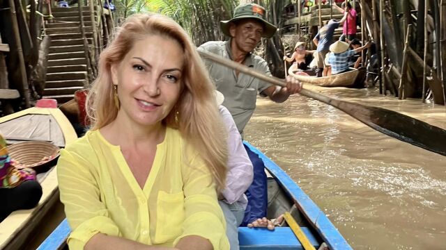 Снимка: Ива Дойчинова пред Ladyzone - за предстоящия рожден ден, сватбата на дъщеря си и родното Перу (СНИМКИ)