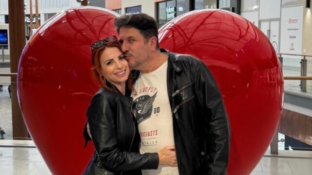 Снимка: Целувки, сърца и прегръдки: Свети Валентин подрани за Асен Блатечки и половинката му (СНИМКИ)