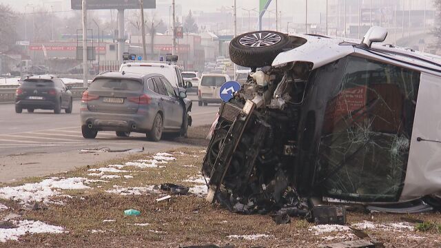 Снимка: „Като взрив от бомба, ударът беше жесток“: Говори свидетел на тежката катастрофа в София (СНИМКИ)