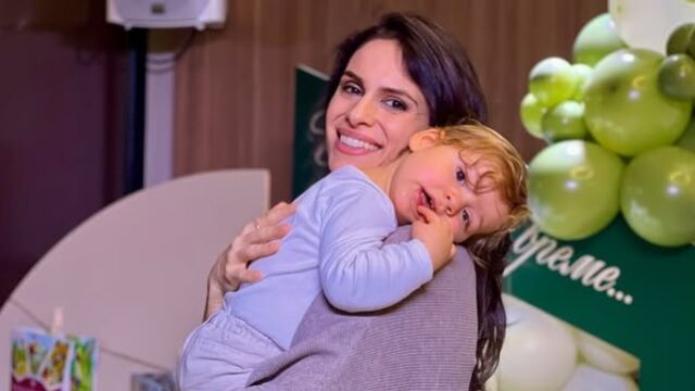 Снимка: Даяна Ханджиева: Вече си имаме християнче, отпразнувано като в приказка (СНИМКИ)