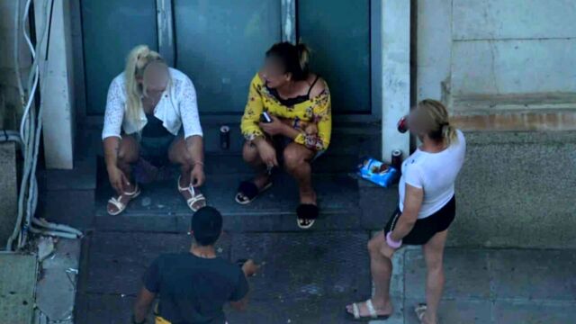 Публичен дом срещу „партийния дом“?