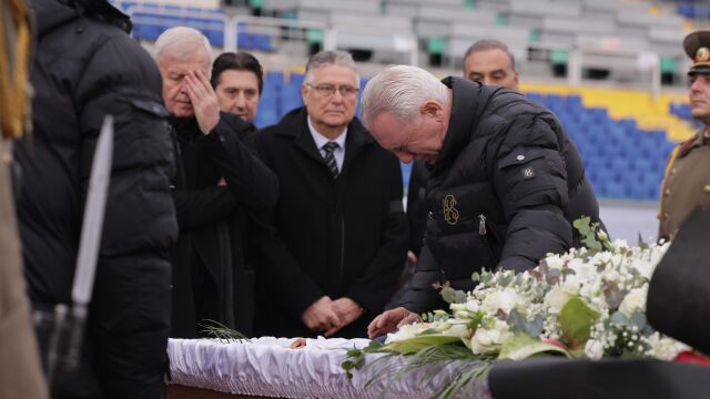 Огромна мъка: Христо Стоичков е неутешим (СНИМКИ)