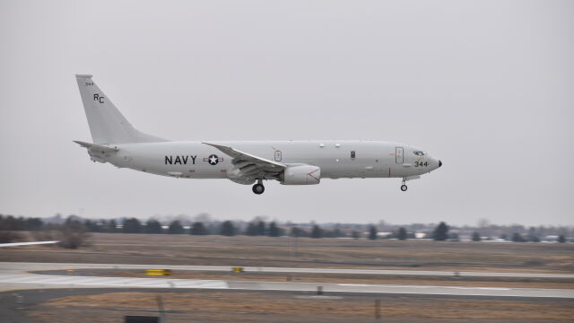 Снимка: След заплахата на Тръмп: Американски шпионски самолет кръжи край Мексико