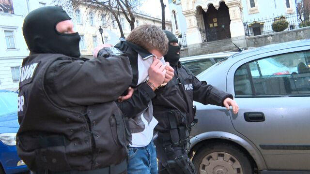 Зрелищна полицейска акция в центъра на София