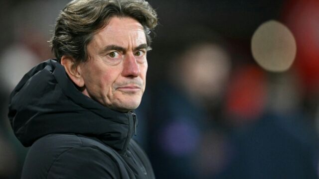 Снимка: Недопустимо: Мениджърът на Тотнъм пие от кафето на врага! 