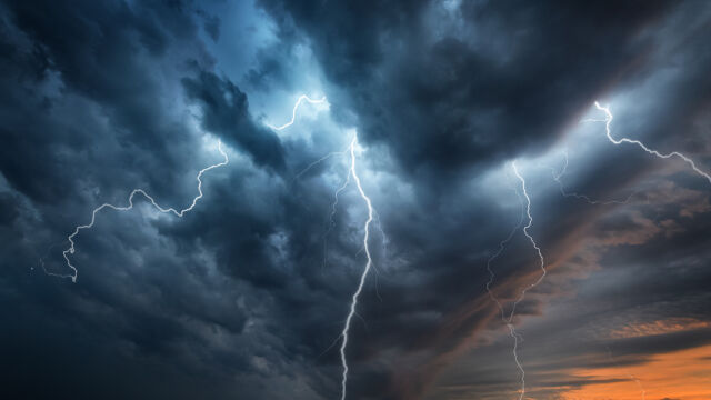 „Няма къща без щети“: Торнадо мина през село Меден кладенец