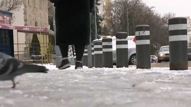 Заледени тротоари - как изглеждаше София: „Търся кънки, ама не мога да намеря