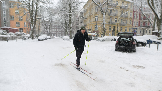Снимка: Германия се готви за необичайно студено време: Бурята 