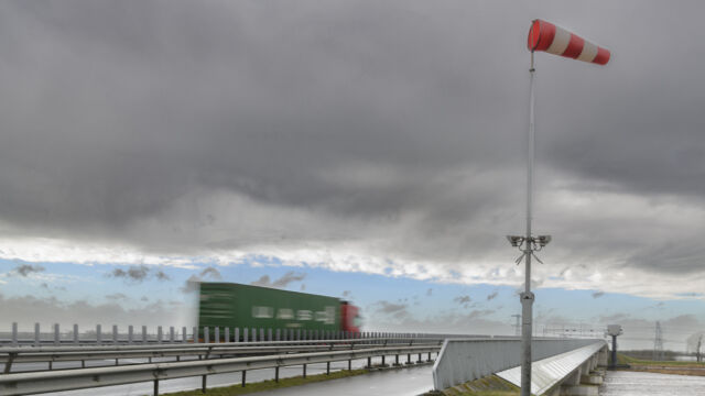 Снимка: Буря уби петима и рани няколко други в Турция