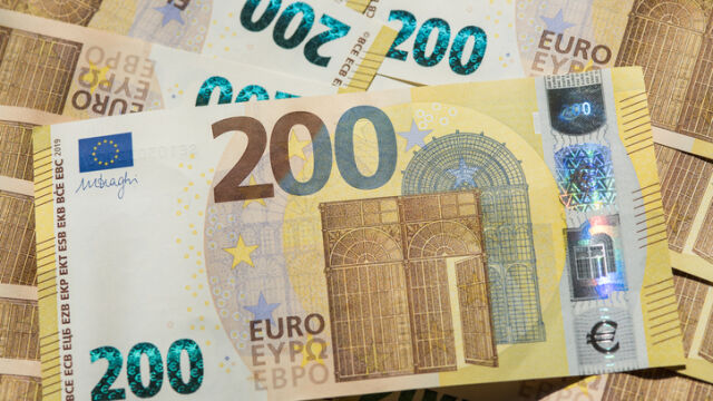 Снимка: Откриха 350 000 евро, зазидани в стената на дома на съдия 