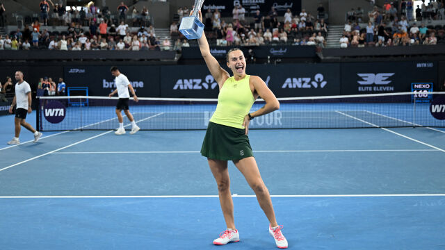 Снимка: Няма мърдане: Сабаленка поиска годежен пръстен пред хиляди! (ВИДЕО)