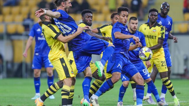 Снимка: Ботев Пловдив топи Левски пред БФС 