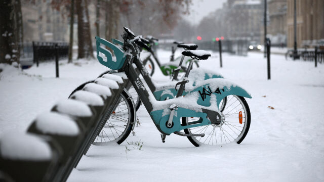 Снимка: Смразяващ дъжд парализира транспорта в Централна Европа