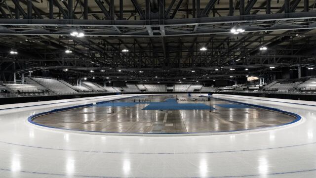 Снимка: Хокеят на Игрите е под въпрос. Отвори се дупка в леда! (ВИДЕО)