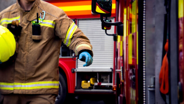 След като мъж подпали сам апартамента си: Изгасил го и изчезнал 