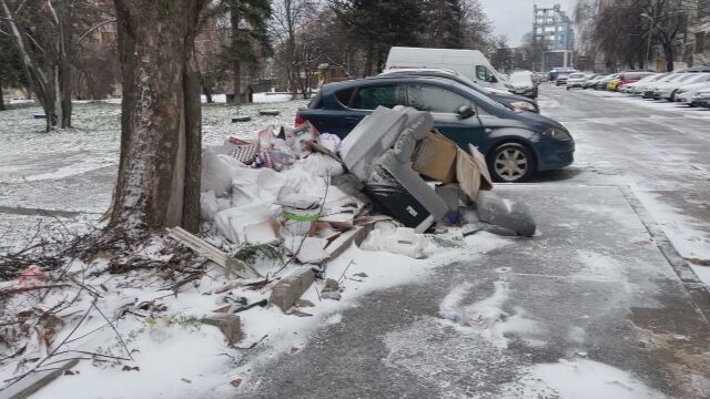 Снимка: За един ден: Над 130 тона боклук са извозени от критични столични райони