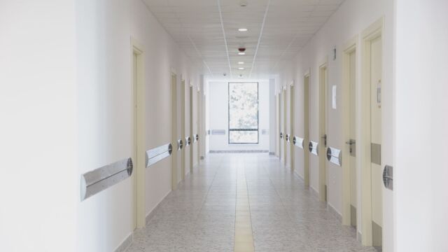 Снимка: 22-годишен е в болница с прободна рана след сбиване с жената, с която живее 