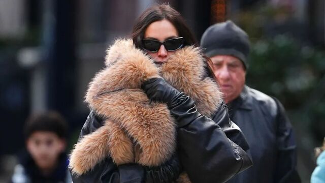 Снимка: Ирина Шейк отново доказа, че е модна икона! Ето как се появи моделката (СНИМКИ)