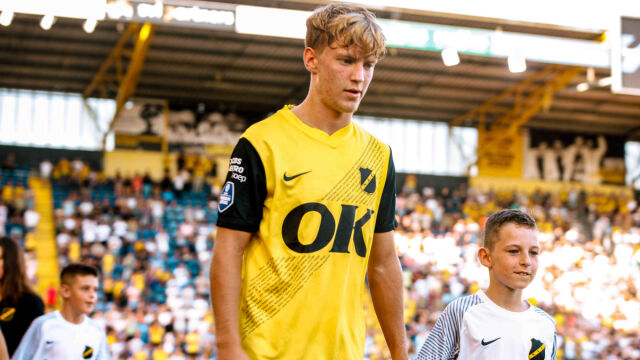 Снимка: Пенсионира се на 18, за да се посвети на обществото