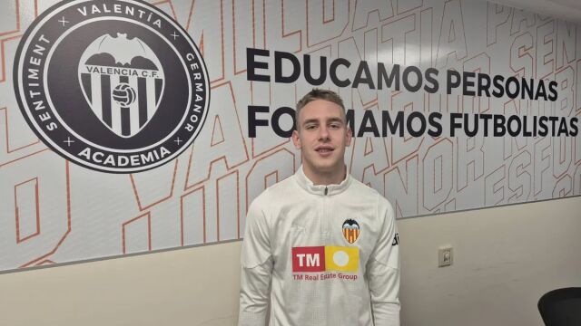 Снимка: Талант на Славия тръгна по стъпките на Любо Пенев