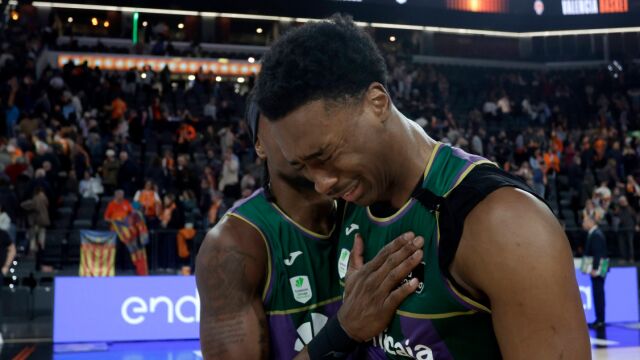 Снимка: 20 точки, сълзи и вяра: Вечерта, в която Чейс Одиж игра за майка си (ВИДЕО)