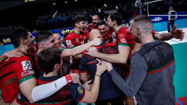 Снимка: Волейболният Нефтохимик вдигна Купата за шести път