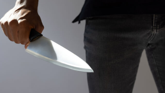 Снимка: „Ще убия и детето, и теб“: Задържаха мъж, заканил се с убийство на съпругата си 