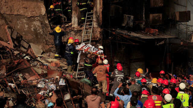 Снимка: 25-годишен спасител сред жертвите на пожара в мола в Пакистан