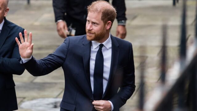 Снимка: Принц Хари съди огромна британска медия: Следяха ме, почти отключих параноя! (ВИДЕО)