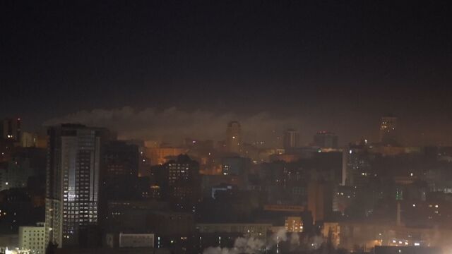 Снимка: Киев отново без ток, отопление и вода: 300 дрона и крилати ракети удрят града 