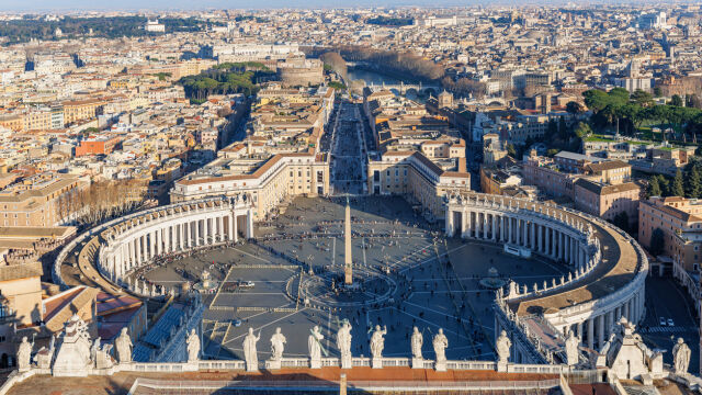 Снимка: Анкета: Служителите на Ватикана не са доволни от шефовете си