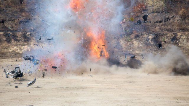 Снимка: Кола бомба уби трима в Йемен 