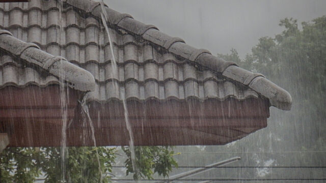 Снимка: Евакуираха къщи в Атина заради обилните дъждове