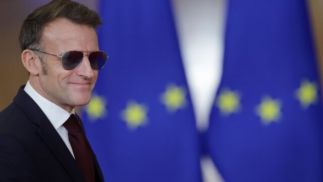 Снимка: Слънчевите очила на Еманюел Макрон предизвикаха пазарен фурор