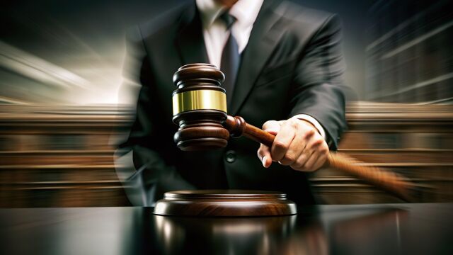 Снимка: Осъдиха мъж заради голи снимки на приятелката си, които е направил без нейно знание